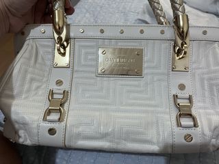 (Category: ) located in . Submitted by ReddLuxuryShop (Listing ID 1177999368, Image 1). Description: .
