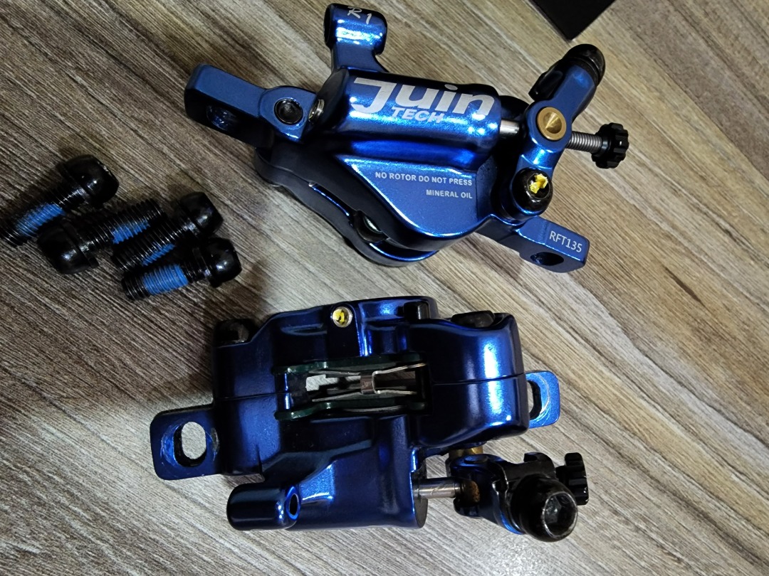 Juin Tech R1 Hydraulic Post Mount Brake Calipers x 2 (Blue), Sports