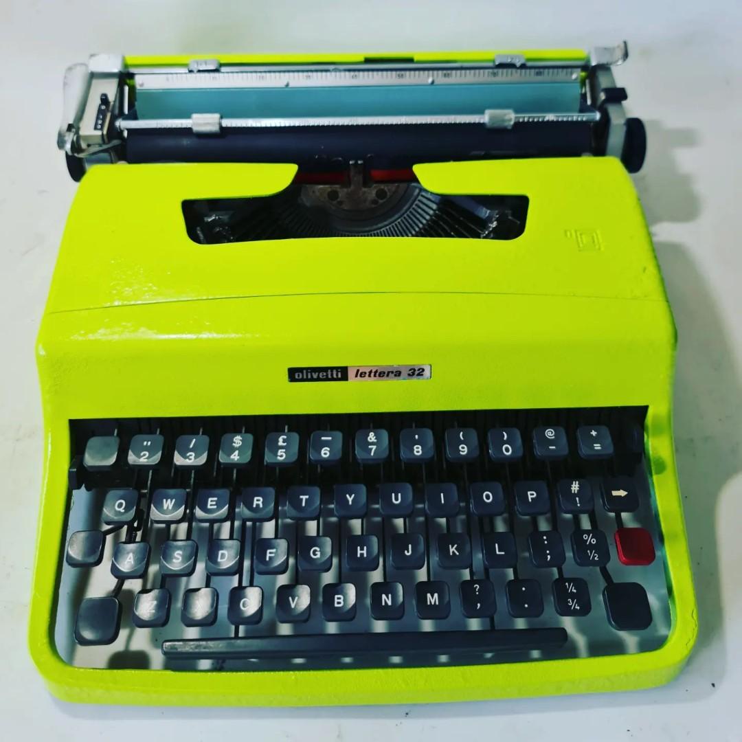 Lettera 32 typewriter, Hobbies & Toys, Memorabilia ...