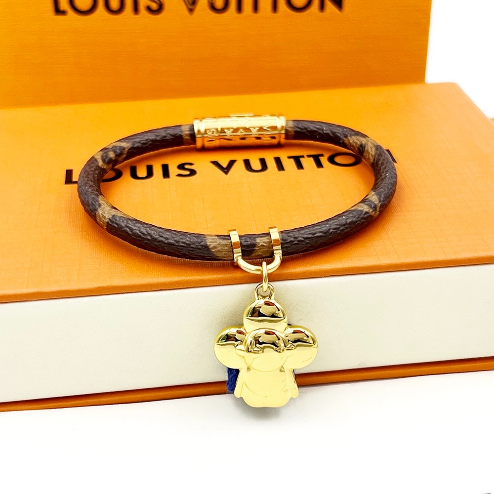 Louis Vuitton Hang It bracelet, Men's Fashion, Watches & Accessories ...