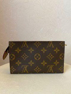 Louis Vuitton Monogram 15 Cosmetic Pouch