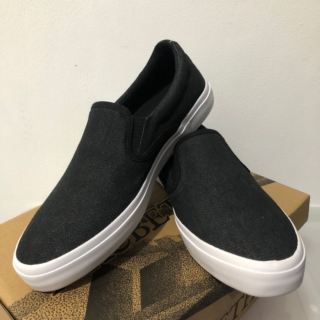 Macbeth Slip on Shoes, Men's Fashion, Footwear, Casual Shoes on Carousell