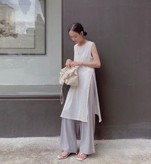 Mouggan 牛奶絲無袖上衣