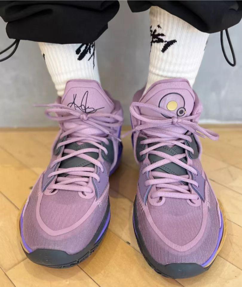 Solid purple nike shoes hotsell