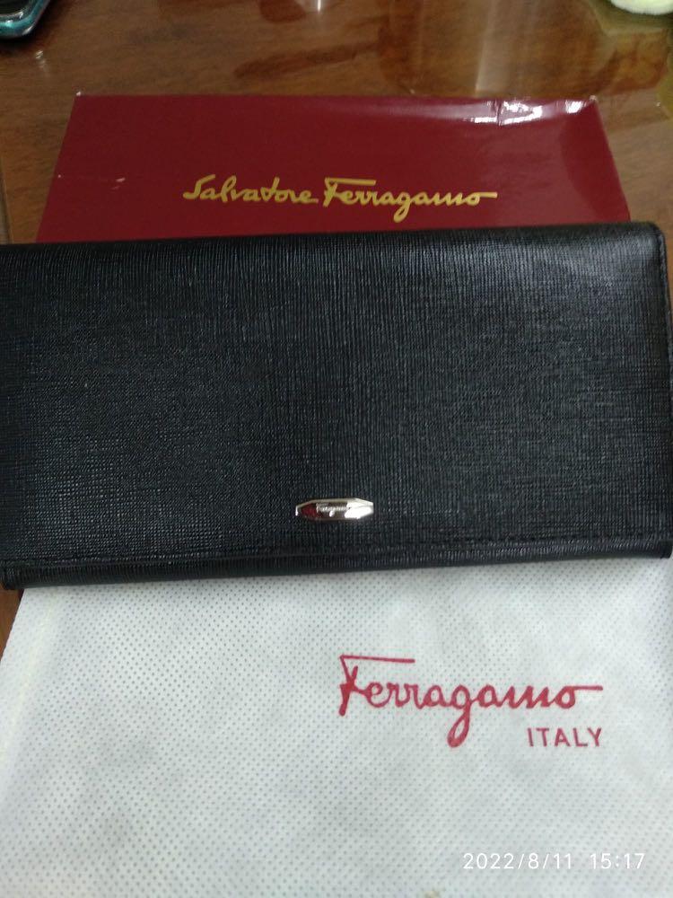 Salvatore Ferragamo Wallet, 名牌, 手袋及銀包 - Carousell