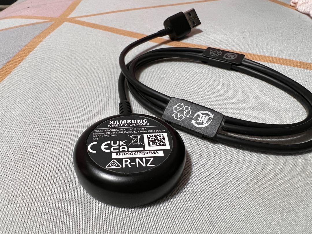 Samsung Galaxy Watch 4 charger, Mobile Phones & Gadgets, Wearables