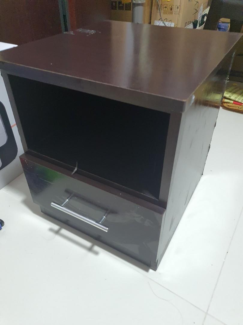 Side table (Category: Tables & Sets) located in Singapore. Submitted by trusted_deal99 (Listing ID 1177950777, Image 1). Description: Good quality pls arrange own delivery.