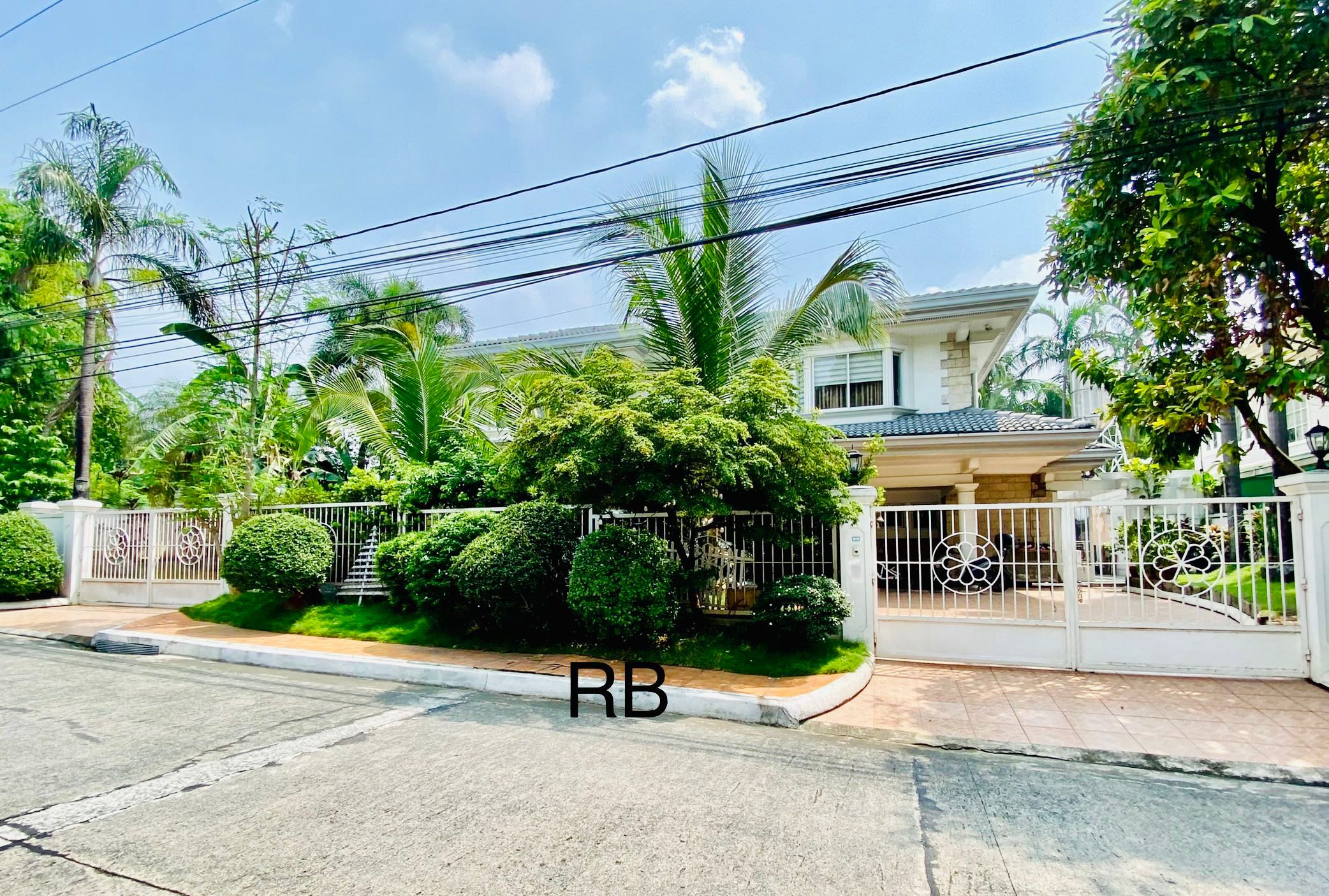 Valle Verde house for sale near Greenmeadows Corinthian Garden