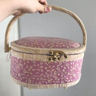 Vintage storage basket (sewing)