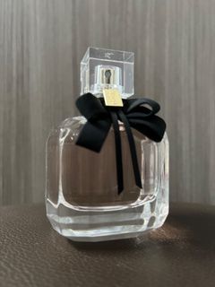 (Category: ) located in . Submitted by perfume_declutter (Listing ID 1177947443, Image 1). Description: .