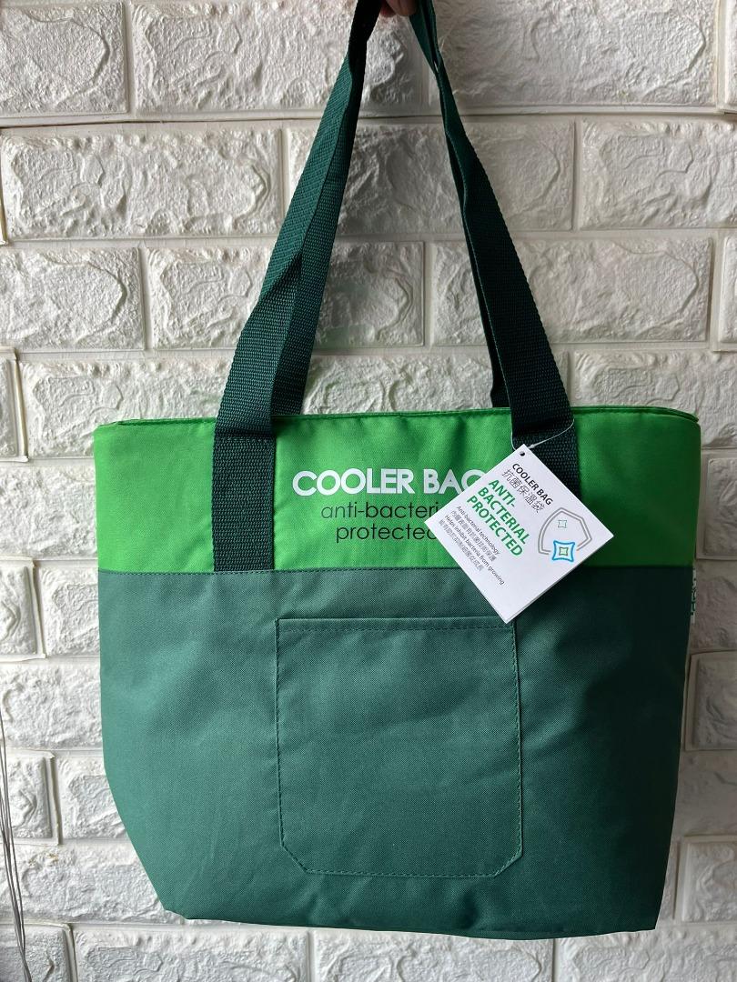 森林綠_抗菌保溫冰袋 Anti-Bacterial Insulated Cooler Bag （分類：多用途袋）位於 Hong Kong。 由 enochope_co_ltd 提交（商品編號 1178159968，圖片 3）。簡介： 推廣特價：$138/1個 節日限定：$99/1個 批發優惠：$78/1個 (原價：$168) #抗菌保溫袋 Anti-Bacterial Cooler Bag . 天氣愈來愈炎熱，購買食物或外賣極需要適當的保溫袋來保存食物的溫度。 . 使用抗菌保溫袋，不但保存食物的溫度，而且有效抑制細菌滋長 使用一個有效抗菌功能的保溫袋是對於一家人的健康是很重的 . 自備環保購物袋，支持環保愛護地球，大家都學識咗又開始習慣啦~ 自備抗菌保溫袋，同樣都是支持環保，外賣或購物都減少即棄膠袋。 . 藍綠兩個顏色是選用自然環境 ＃海洋(藍) ＃森林(綠) 藉此提醒我們，地球上的溫度與海洋和森林是息息相關的，我們都有責任的保護地球資源。 同樣提醒我們，食物中的溫度與家人的健康是息息相