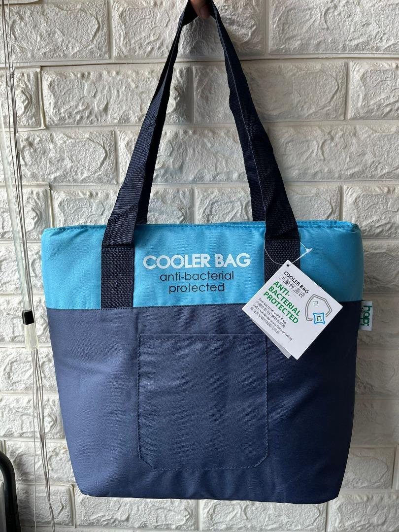 海洋藍_抗菌保溫冰袋 Anti-Bacterial Insulated Cooler Bag （分類：多用途袋）位於 Hong Kong。 由 enochope_co_ltd 提交（商品編號 1178161104，圖片 3）。簡介： 推廣特價：$138/1個 節日限定：$99/1個 批發優惠：$78/1個 (原價：$168) #抗菌保溫袋 Anti-Bacterial Cooler Bag . 天氣愈來愈炎熱，購買食物或外賣極需要適當的保溫袋來保存食物的溫度。 . 使用抗菌保溫袋，不但保存食物的溫度，而且有效抑制細菌滋長 使用一個有效抗菌功能的保溫袋是對於一家人的健康是很重的 . 自備環保購物袋，支持環保愛護地球，大家都學識咗又開始習慣啦~ 自備抗菌保溫袋，同樣都是支持環保，外賣或購物都減少即棄膠袋。 . 藍綠兩個顏色是選用自然環境 ＃海洋(藍) ＃森林(綠) 藉此提醒我們，地球上的溫度與海洋和森林是息息相關的，我們都有責任的保護地球資源。 同樣提醒我們，食物中的溫度與家人的健康是息息相