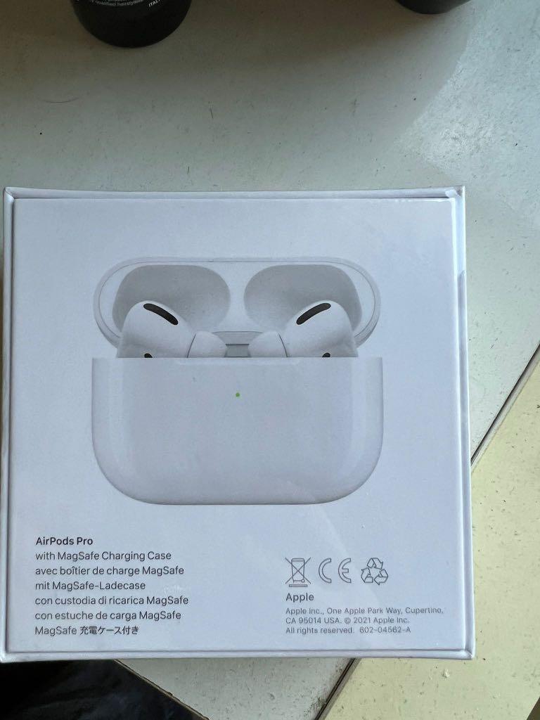 Apple AirPods Pro 充電ケースのみ 698