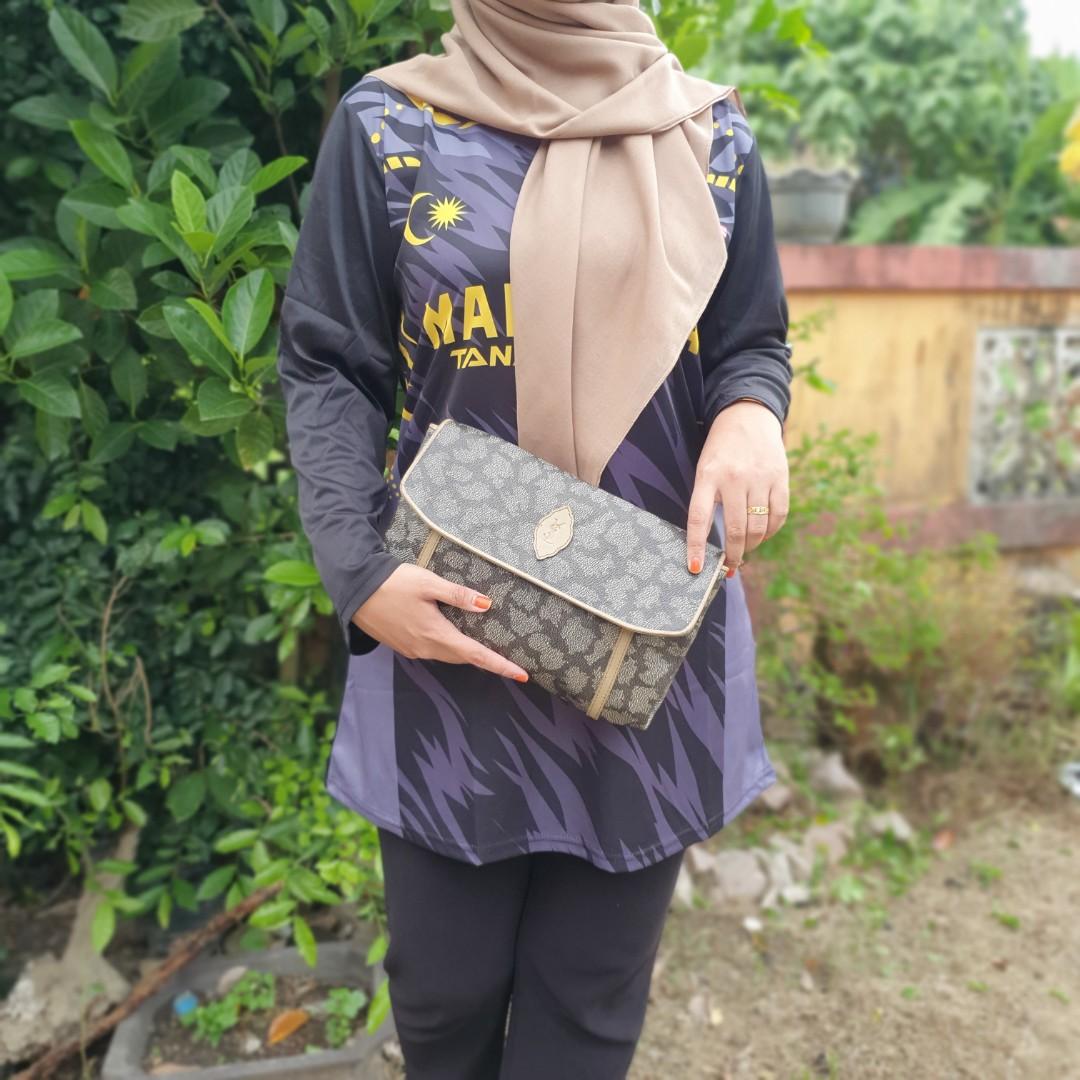 Tan ysl shop clutch bag