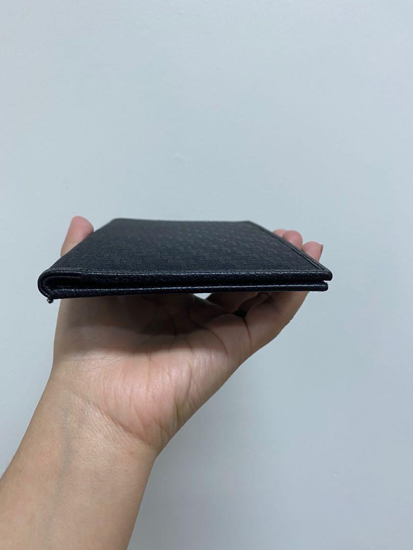 AUTHENTIC GUCCI long wallet (Category: Luxury Bags & Wallets) located in Santa Rosa. Submitted by authenthei (Listing ID 1178067329, Image 2). Description: GUCCI LONG BLACK WALLET 9.5/10 condition Almost no flaw No inclusions Inner leather Ample space for cards and money MOP: gcash/bpi/bdo No layaway No COP No COD SF on buyer Can be used as unisex wallet :).