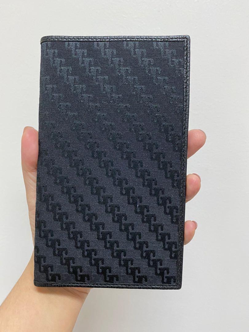 AUTHENTIC GUCCI long wallet (Category: Luxury Bags & Wallets) located in Santa Rosa. Submitted by authenthei (Listing ID 1178067329, Image 1). Description: GUCCI LONG BLACK WALLET 9.5/10 condition Almost no flaw No inclusions Inner leather Ample space for cards and money MOP: gcash/bpi/bdo No layaway No COP No COD SF on buyer Can be used as unisex wallet :).