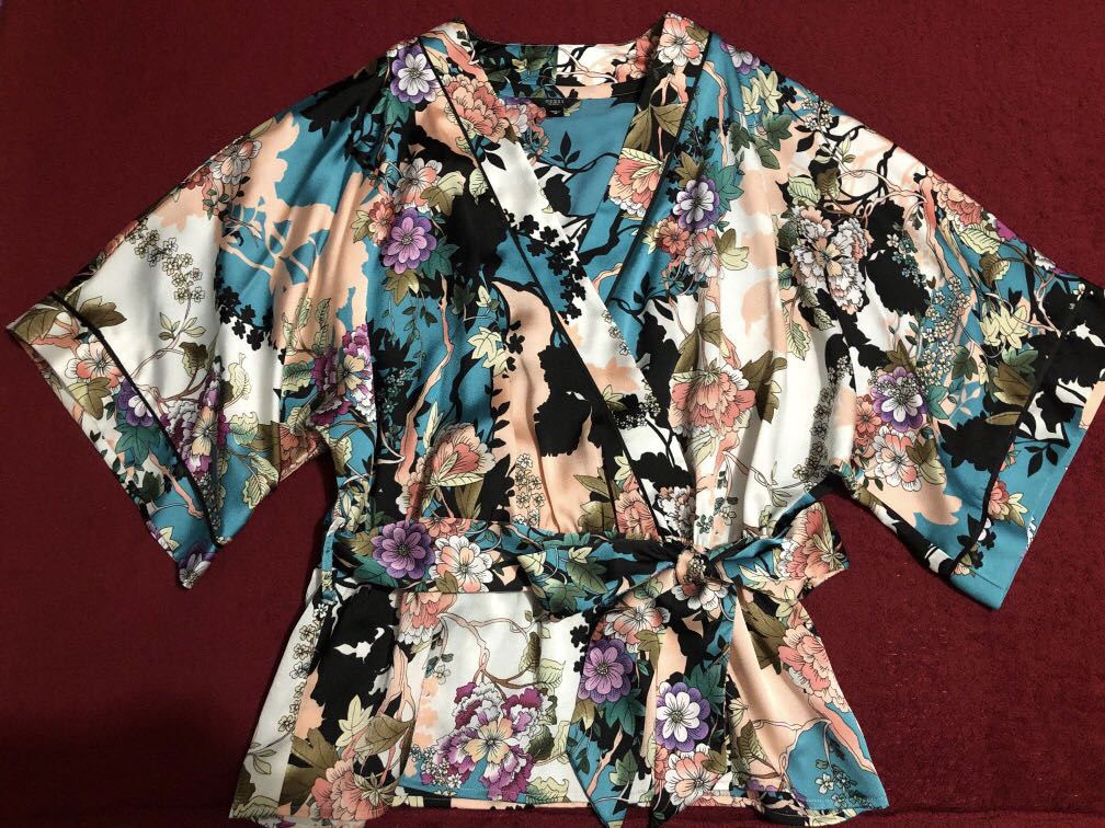 Guess new arrivals kimono top