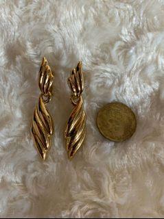 AVON CLIP ON EARRINGS