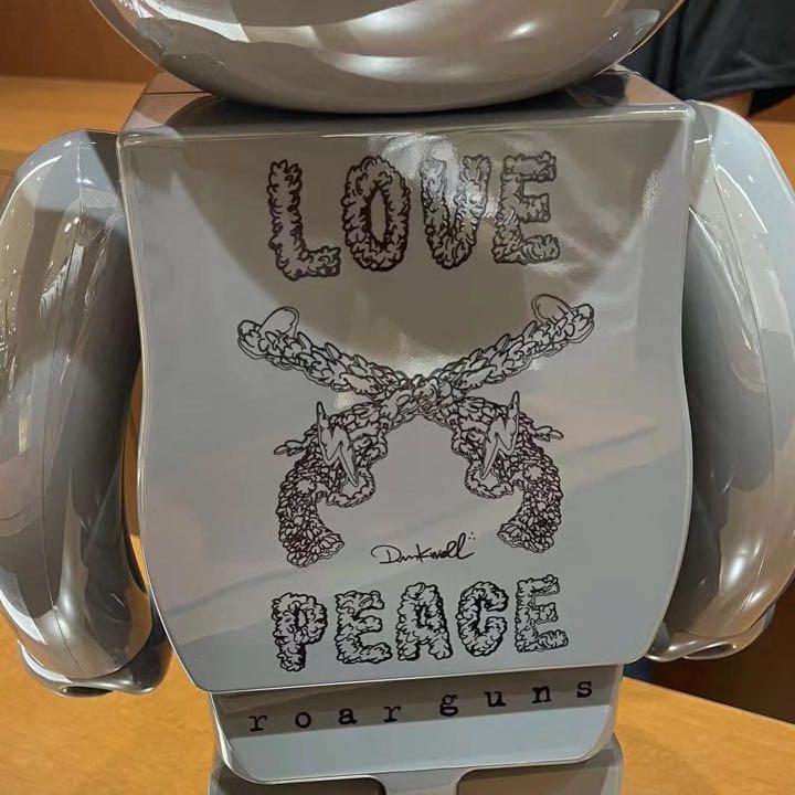 Bearbrick LOVE & PEACE roarguns 20th Anniversary, 興趣及遊戲, 玩具