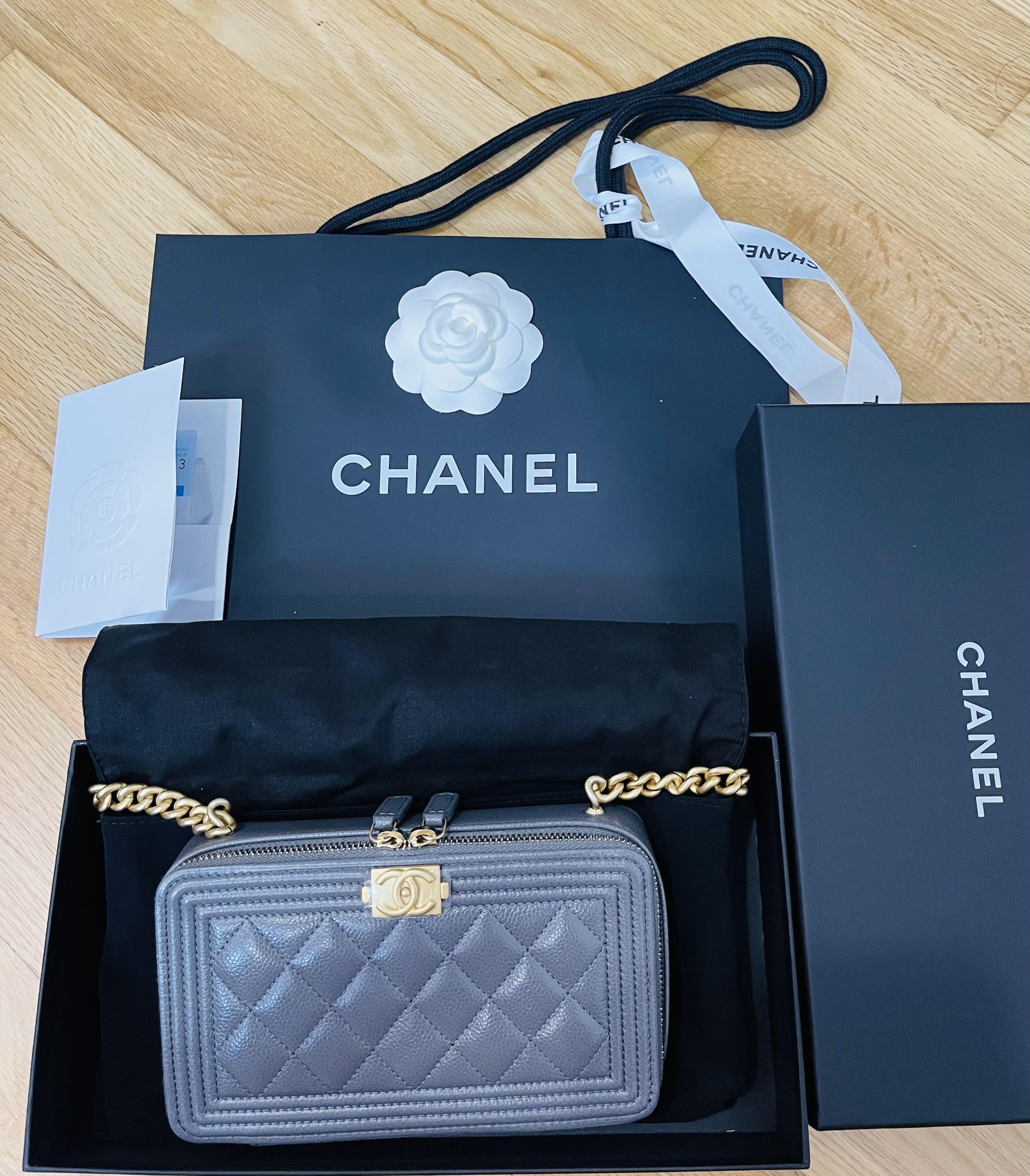 BNIB Chanel Boy Zipped Phone Holder Clutch