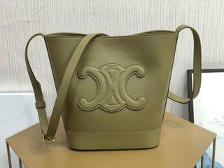 Celin Cuir triomphe minimalist shopper tote worker commuter bag sling crossbody open bucket bag