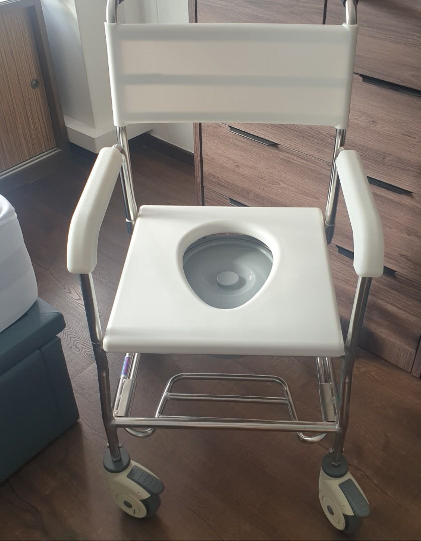 DNR Commode Chair with Wheels, Health & Nutrition, Assistive