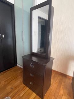 (Category: ) located in . Submitted by closet_treasure (Listing ID 1178136372, Image 1). Description: .