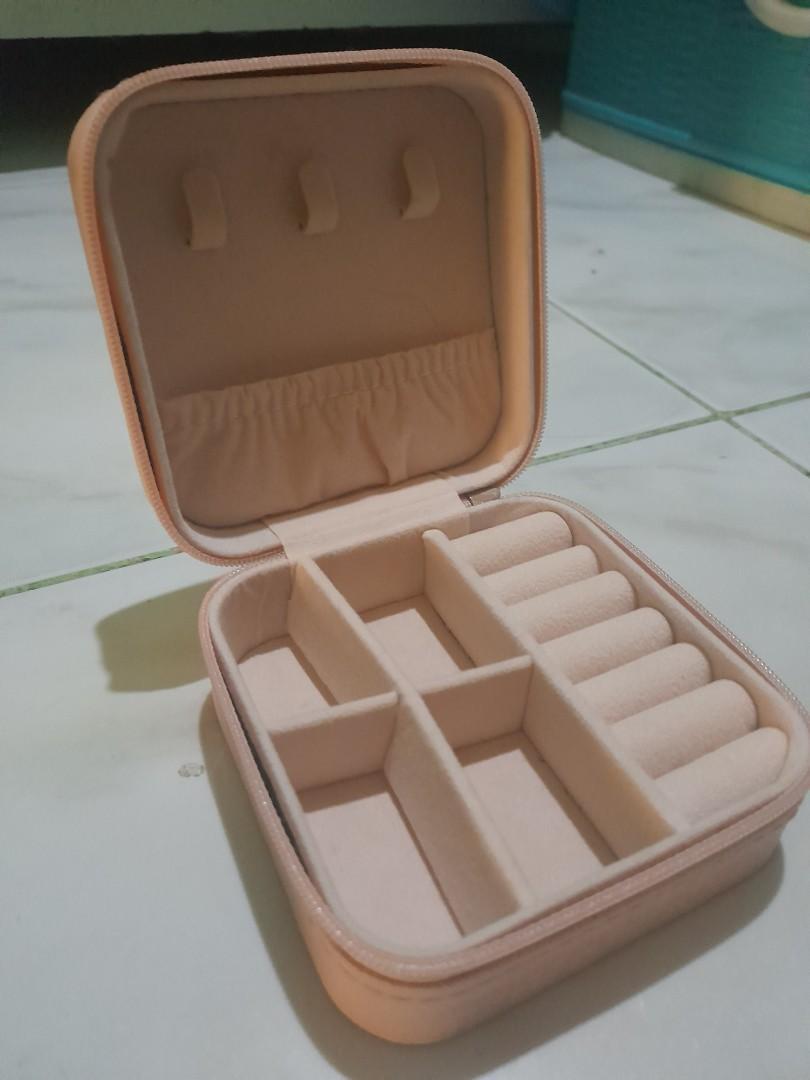 Jewelry box, Women's Fashion, Bags & Wallets, Wallets & Card holders on  Carousell