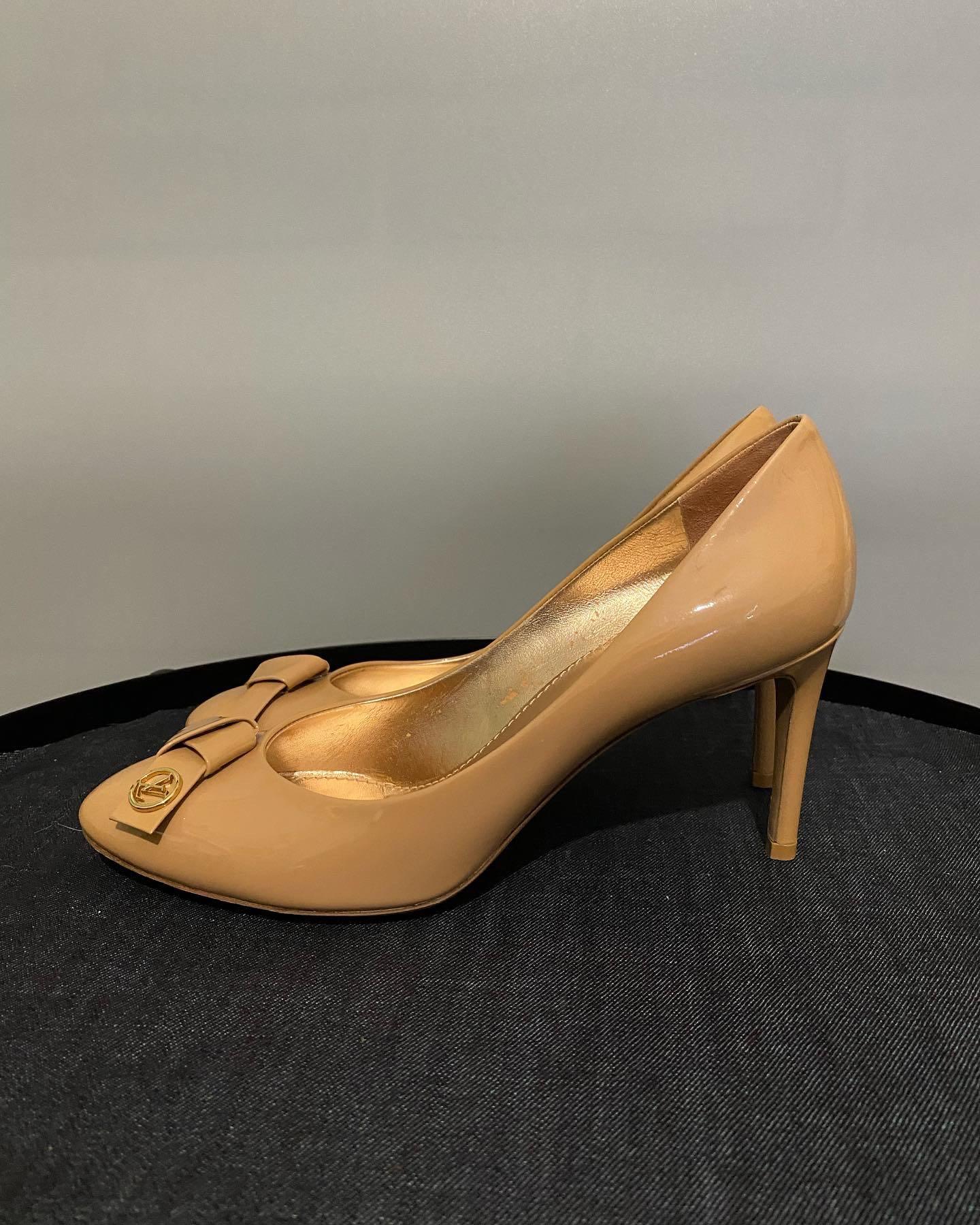 LOUIS VUITTON LV NUDE BEIGE HEELS