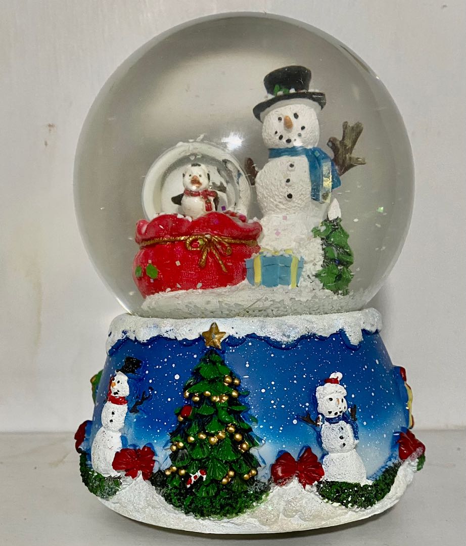 Musical snow globe, Hobbies & Toys, Toys & Games on Carousell