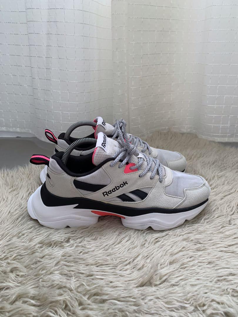 Reebok Sneaker - buy online now at Asphaltgold!