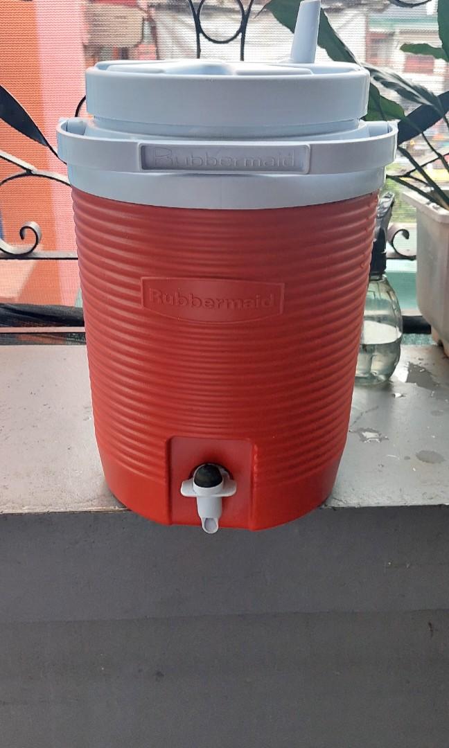 Rubbermaid jug, Furniture & Home Living, Kitchenware & Tableware, Water