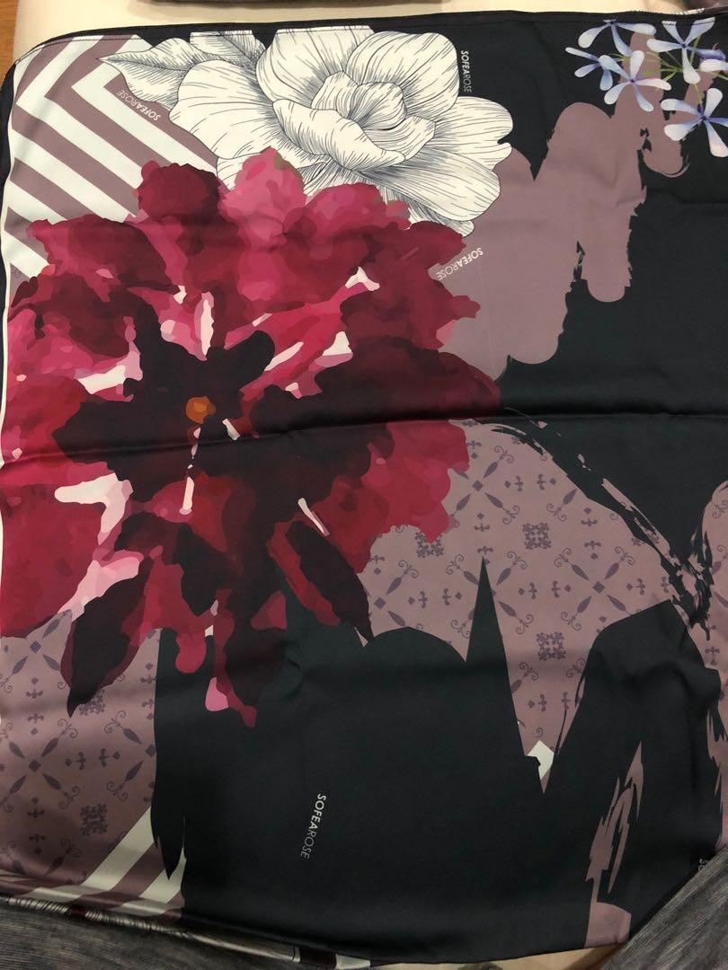Sofearose Printed Square (Category: Hijabs) located in Kuala Lumpur. Submitted by taromochi (Listing ID 1178185642, Image 1). Description: Sofearose Printed Square Bidang 48 Satin Rm20 exc postage Normal price: rm60++ .