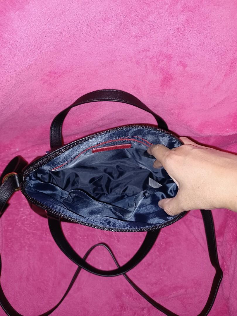 Tommy Hilfiger Bag, Luxury, Bags & Wallets on Carousell