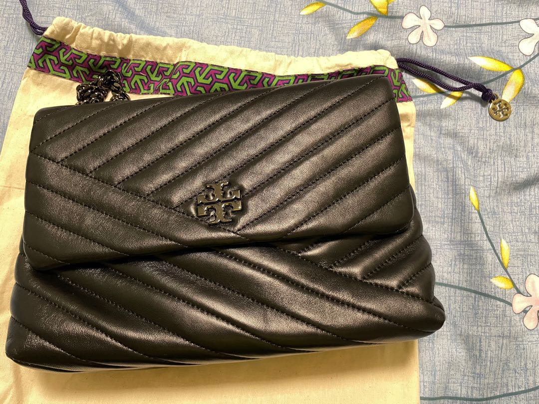 Tory Burch Kira Chevron Shoulder Bag (Black), Women's Fashion, Bags &  Wallets, Shoulder Bags on Carousell