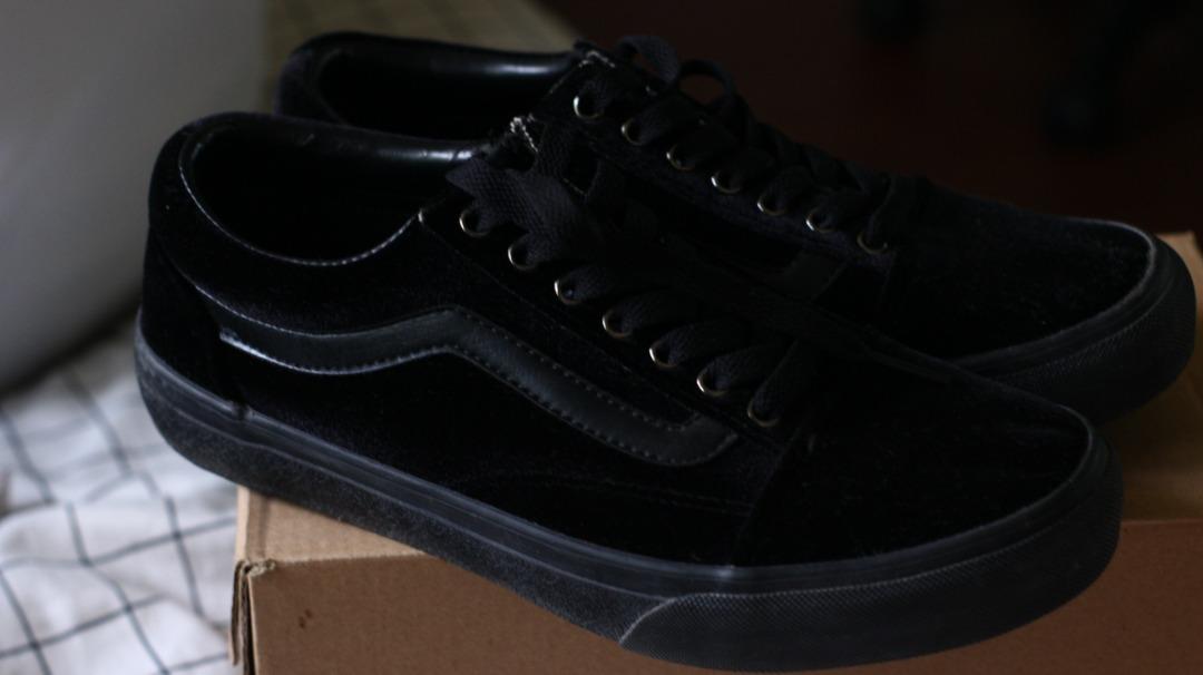Triple black discount old skool vans