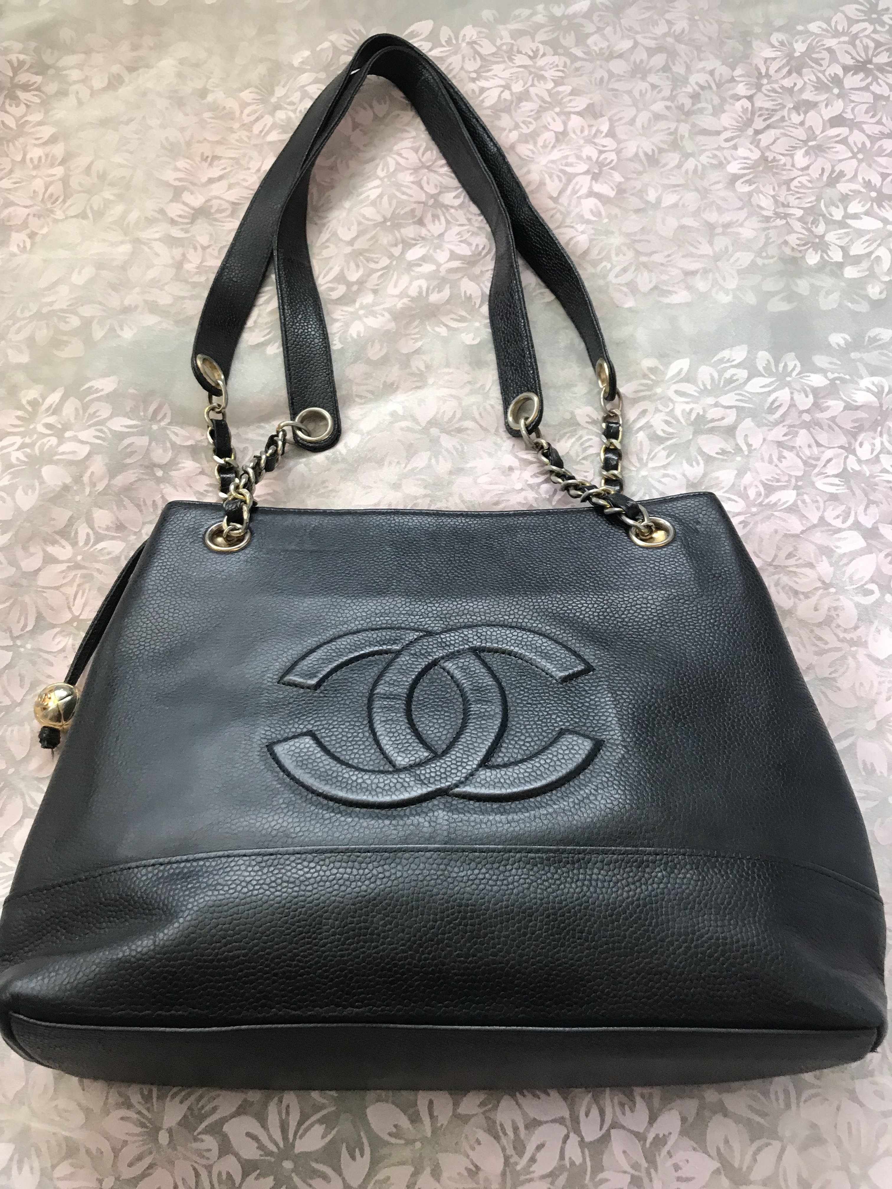 Vintage Chanel Black Lambskin Quilted Leather Tote Bag Gold CC Logo at  1stDibs  vintage chanel tote bag chanel vintage tote chanel leather tote