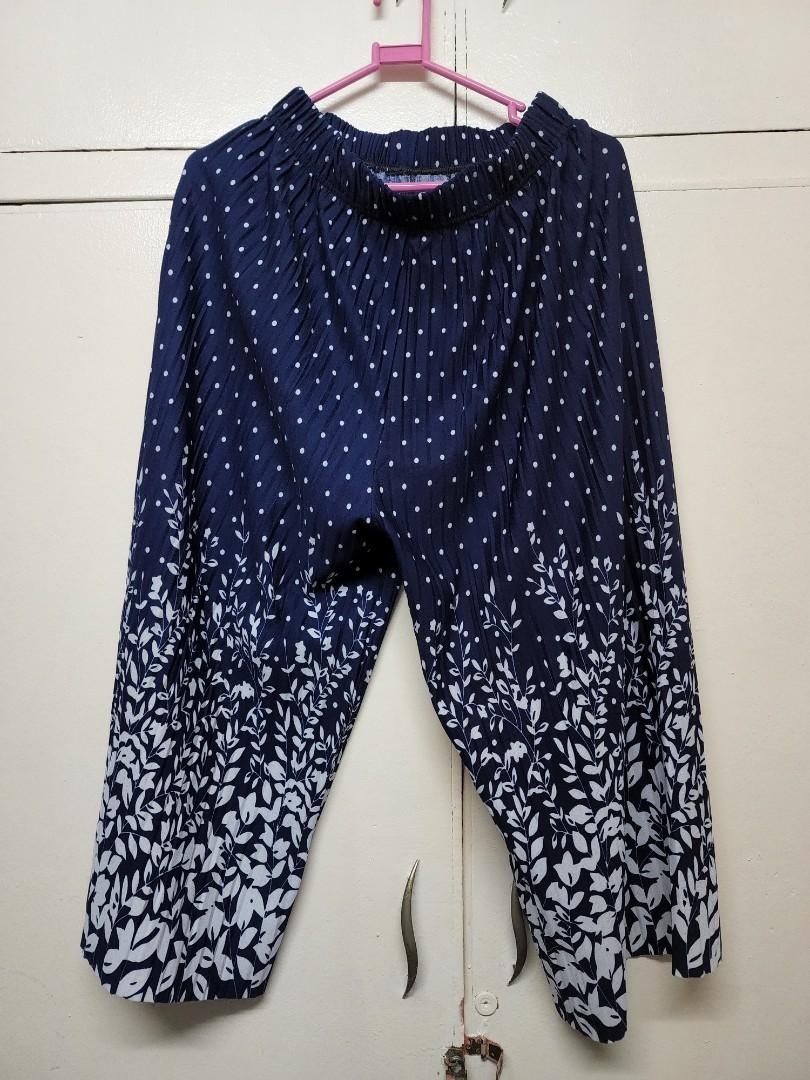 Wide legged pants (Category: Other Bottoms) located in Manila. Submitted by Ro_stuff (Listing ID 1178051875, Image 1). Description: No brand 200 each get all for 500.