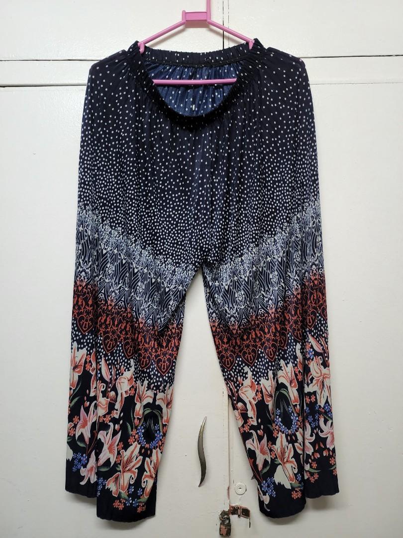 Wide legged pants (Category: Other Bottoms) located in Manila. Submitted by Ro_stuff (Listing ID 1178051875, Image 3). Description: No brand 200 each get all for 500.