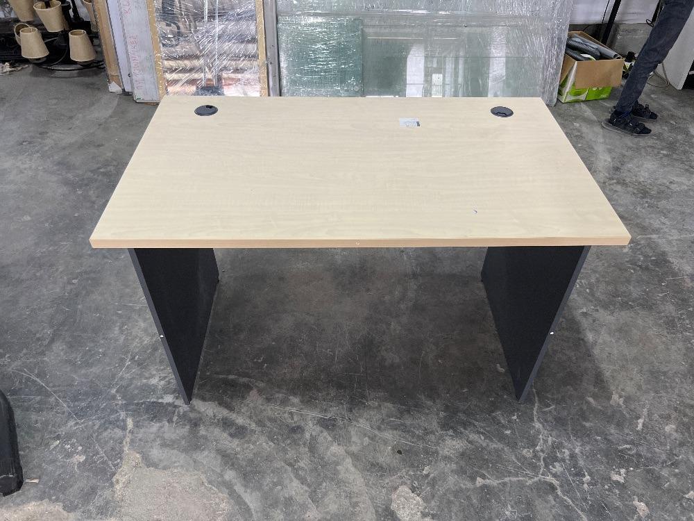 Wooden Office Table Light Brown Colour / Meja Pejabat Kayu Warna Coklat