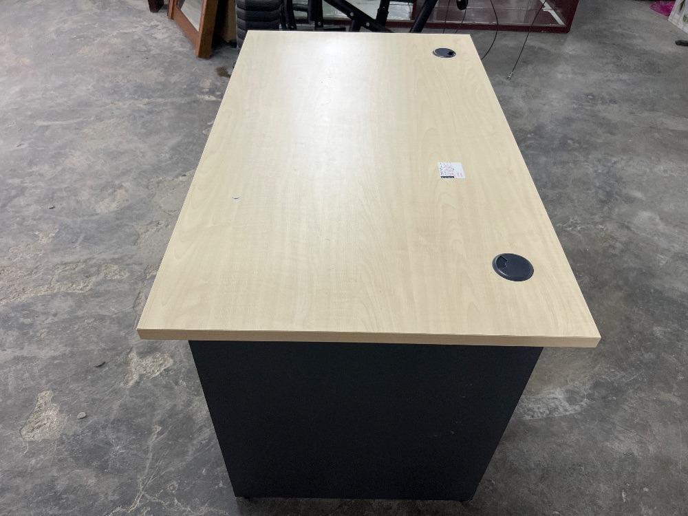 Wooden Office Table Light Brown Colour / Meja Pejabat Kayu Warna Coklat