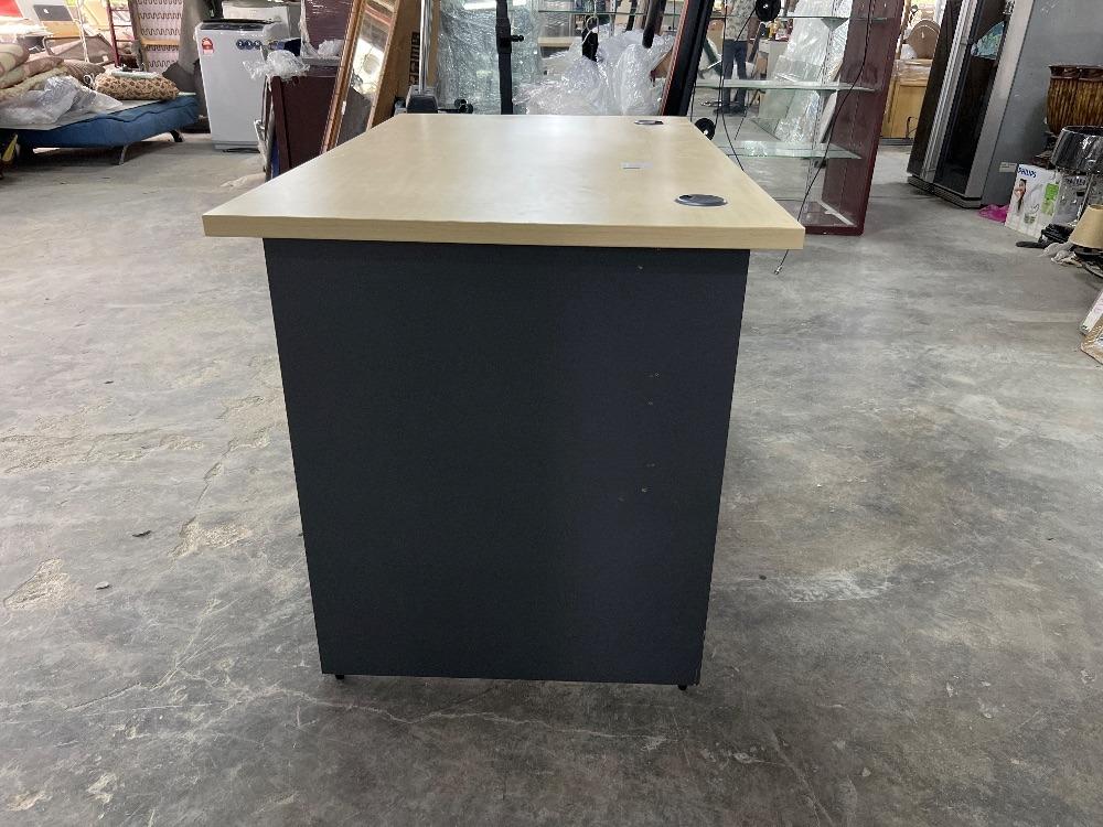 Wooden Office Table Light Brown Colour / Meja Pejabat Kayu Warna Coklat