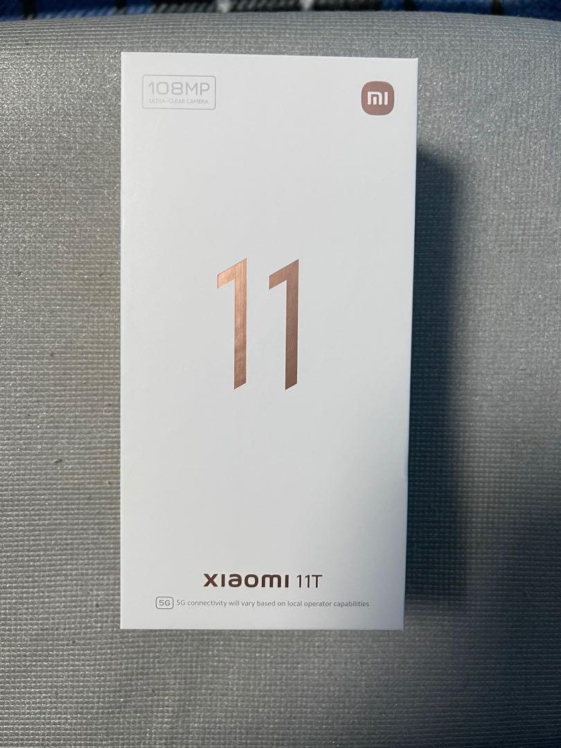 Xiaomi (Category: Xiaomi) located in Singapore. Submitted by epicbear.eea101 (Listing ID 1178078024, Image 3). Description: Phone have tiny dent on top left Overall perfectly fine Full set with box.