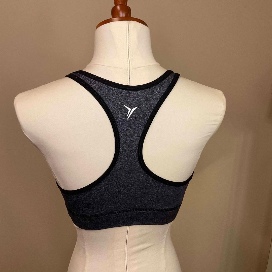 Pre-loved Sports Bra, Old Navy, XS - S, Women's Fashion, Activewear on  Carousell