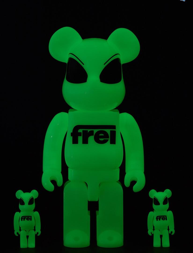 限定版Bearbrick FREI ET 夜光款400%+100%, 興趣及遊戲, 玩具& 遊戲類