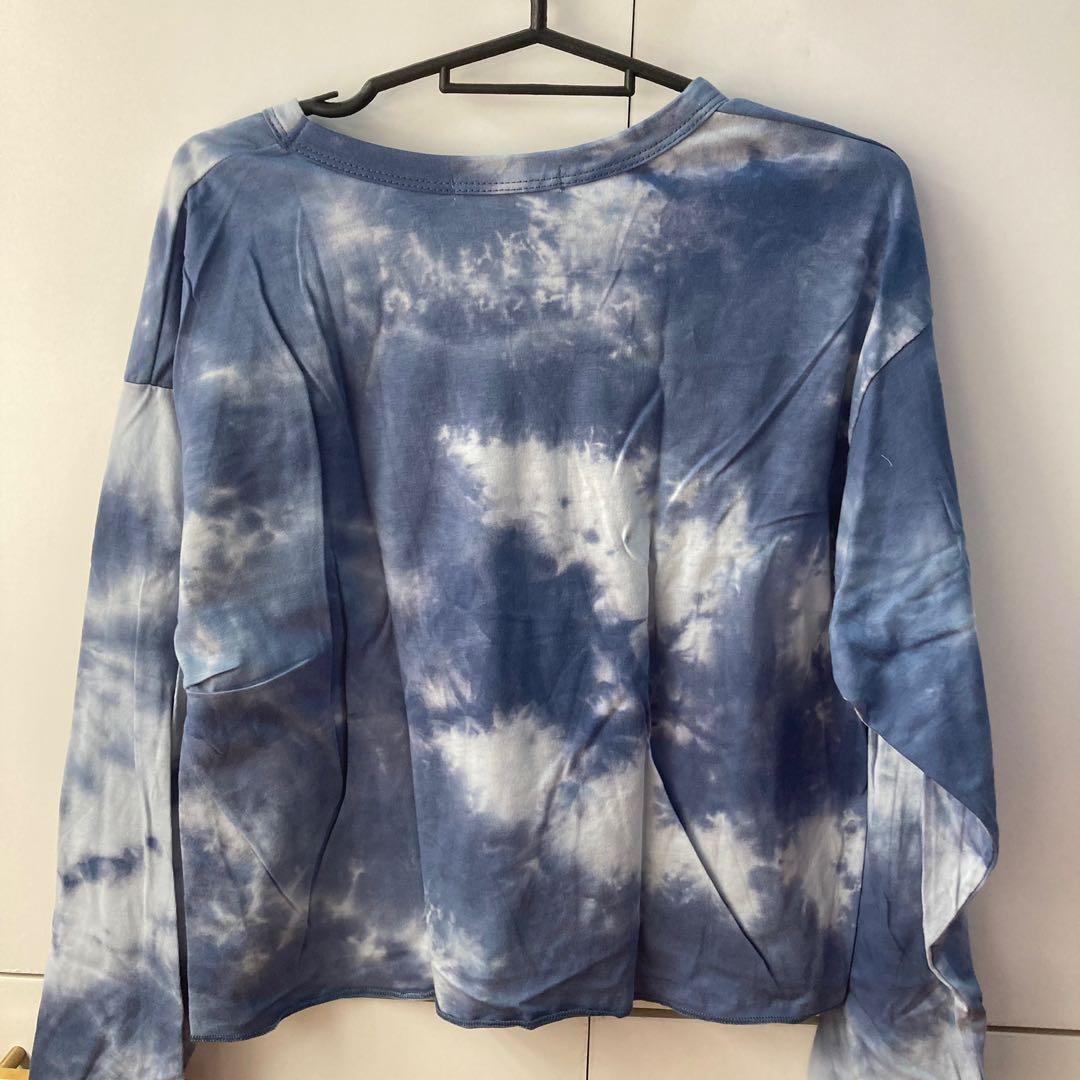 Antistar Blue & White Tie-dye Longsleeves (Category: Longsleeves) located in Valenzuela. Submitted by hadestown (Listing ID 1178311744, Image 2). Description: never used, just washed; message me for more pics/questions :) very breathable fabric!! thin enough but not see-through, perfect for chilly days. RFS: bought abroad, given as a gift but it doesn't fit me.