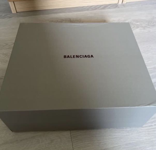 Real sale balenciaga box