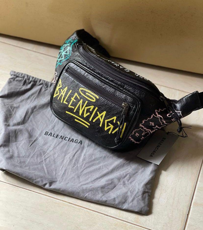 Balenciaga bum shop bag fake