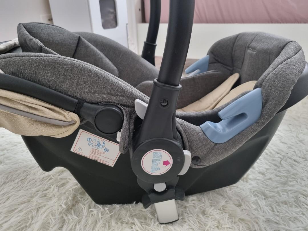 Zippy Bassinet (Category: Strollers) located in Mandaluyong City. Submitted by ksjocana (Listing ID 1178269180, Image 3). Description: Top quality bassinet. Barely used. Pamana type 😆.
