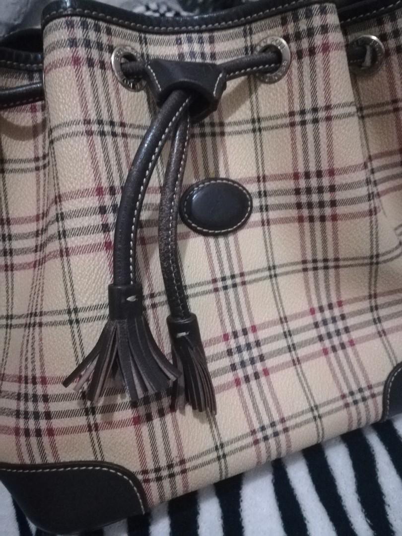 BeanPole Bucket Bag (Category: Luxury Bags & Wallets) located in Quezon City. Submitted by V_Cl0set (Listing ID 1178411616, Image 2). Description: Super cute bucket bag!must buy!.